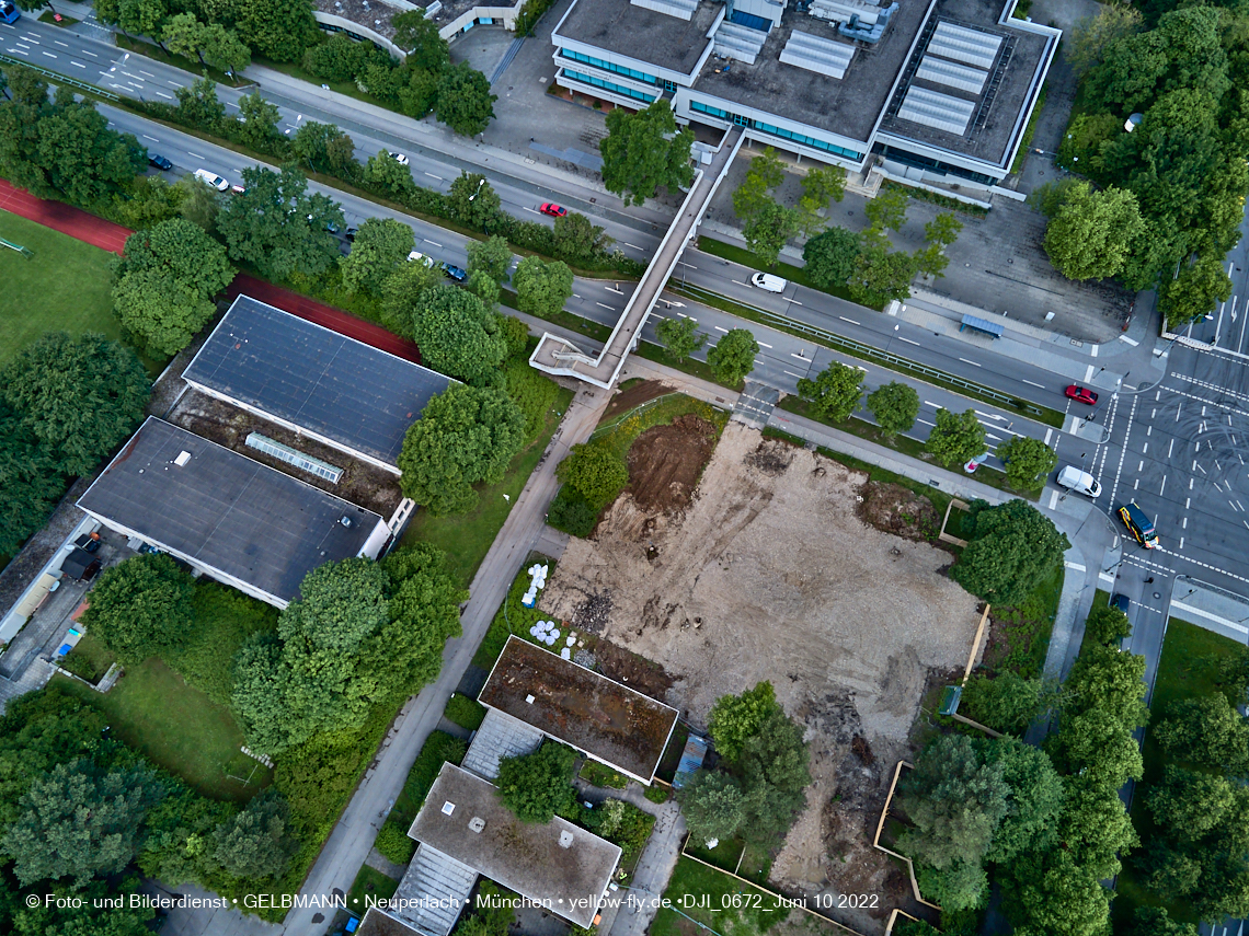 10.06.2022 - Luftbilder von der Baustelle Haus für Kinder in Neuperlach